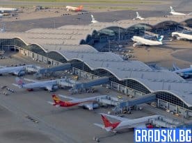 Пътници биват претегляни на летище в Нова Зеландия