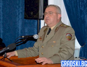 Българите трябва да се гордеят с армията си, заяви генерал Валери Цолов