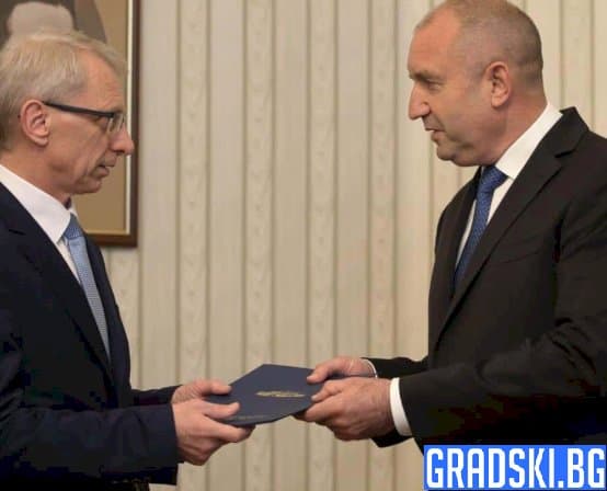 Николай Денков изпълни втория мандат и го върна на Румен Радев