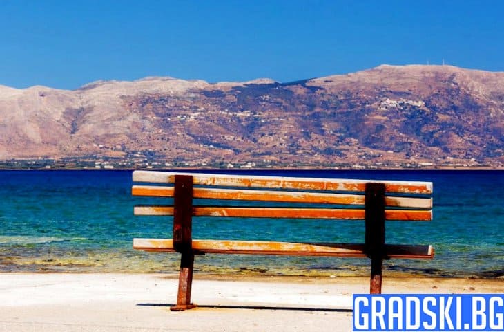 Няма кой да седи на гръцките пейки