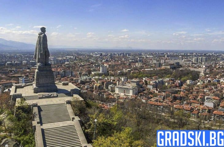 Жителите на Пловдив протестират против "Альоша" и искат нов български паметник